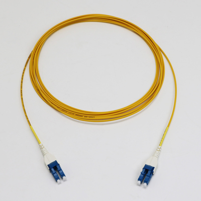 Niedrigverlust LC Uniboot Duplex Einzelmodus G657.A1 BendInsensible Duplex 2mm LSZH 0,15dB Gelbfaser Patch Cord