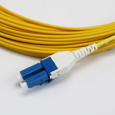 Uniboot LC Fiber Jumper 1M LC UPC zu LC UPC Einzelmodus G657.A1 BiegenInsensible 2mm LSZH Niedriger Verlust 0,15dB Fiber Patch Cord
