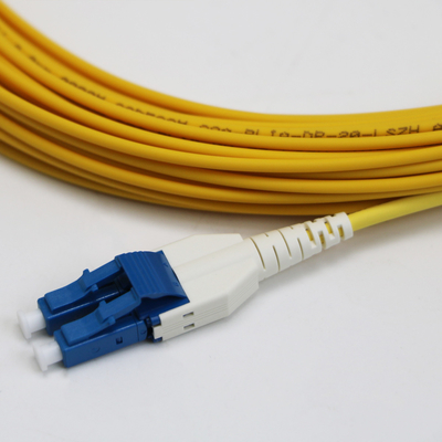 Uniboot LC Fiber Jumper 1M LC UPC zu LC UPC Einzelmodus G657.A1 BiegenInsensible 2mm LSZH Niedriger Verlust 0,15dB Fiber Patch Cord
