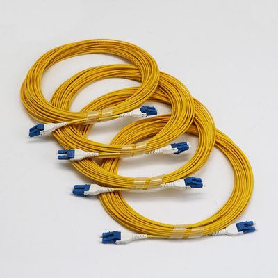 Uniboot LC Fiber Jumper 1M LC UPC zu LC UPC Einzelmodus G657.A1 BiegenInsensible 2mm LSZH Niedriger Verlust 0,15dB Fiber Patch Cord