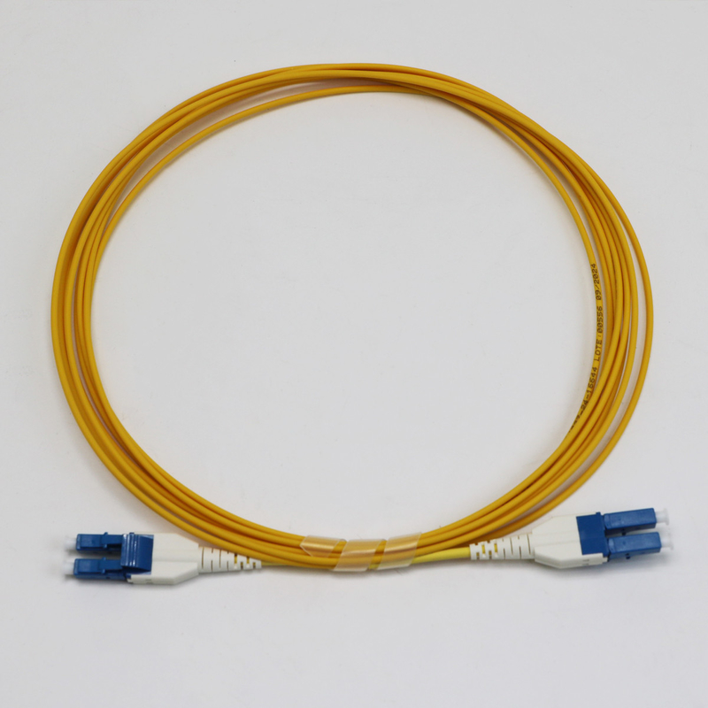 LC Uniboot Zip Cod Singlemode G657.A1 BendInsensitive Duplex 2mm LSZH Niedrigverlust 0,15dB Faser Patch Cord