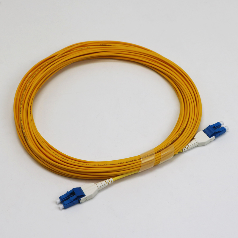 Uniboot LC Fiber Jumper 1M LC UPC zu LC UPC Einzelmodus G657.A1 BiegenInsensible 2mm LSZH Niedriger Verlust 0,15dB Fiber Patch Cord
